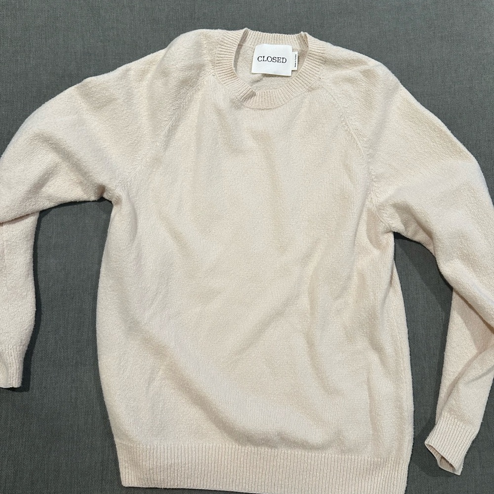 Men’s cream Size M sweater. Never worn.